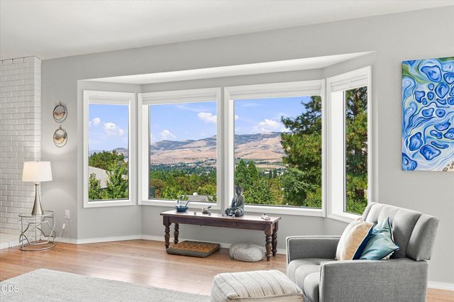 1750 Crestview Drive, Ashland, OR 97520