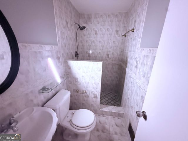 5074 BROWNLEE Road, Lilburn, GA 30047