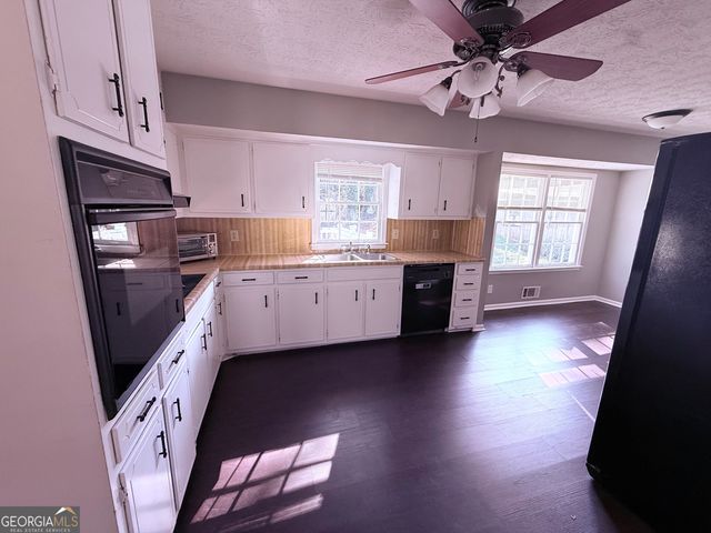 5074 BROWNLEE Road, Lilburn, GA 30047