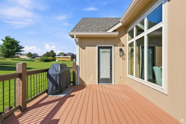 1100 Lee Mill Circle, Manhattan, KS 66503