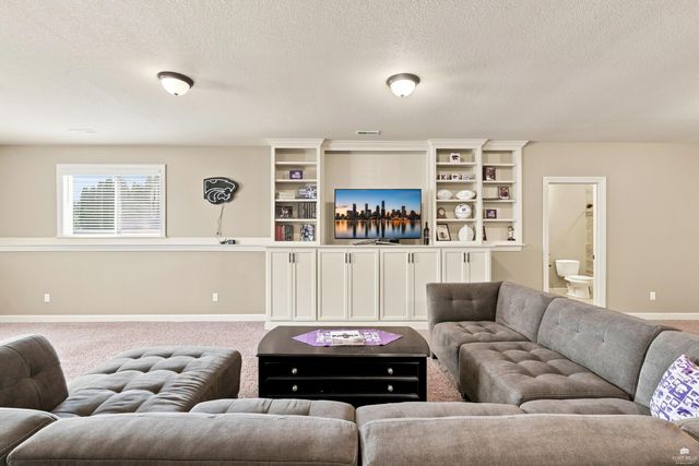 1100 Lee Mill Circle, Manhattan, KS 66503