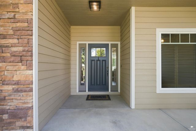 1100 Lee Mill Circle, Manhattan, KS 66503