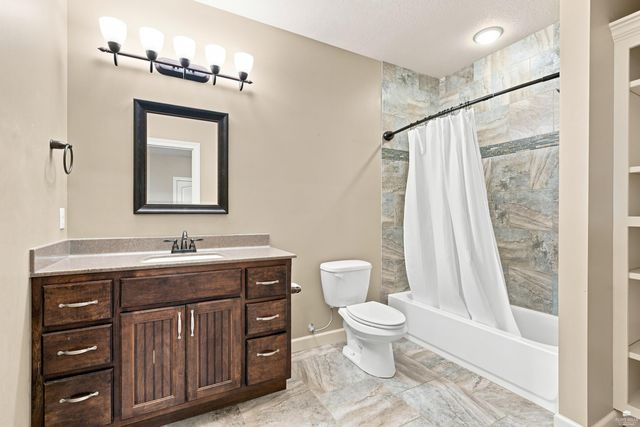 1100 Lee Mill Circle, Manhattan, KS 66503