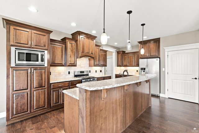 1100 Lee Mill Circle, Manhattan, KS 66503