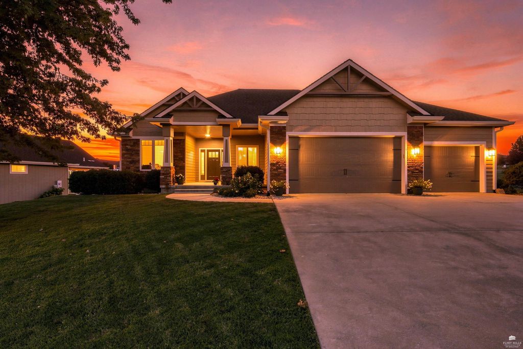 1100 Lee Mill Circle, Manhattan, KS 66503