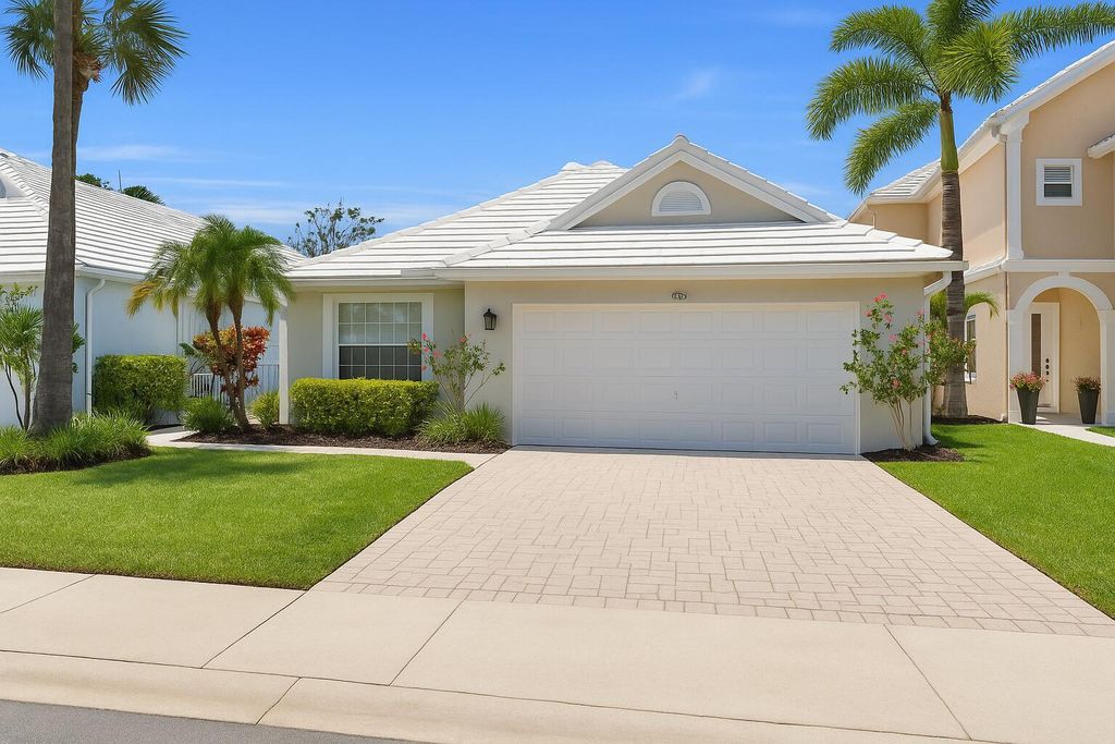 30 Selby Lane, Palm Beach Gardens, FL 33418