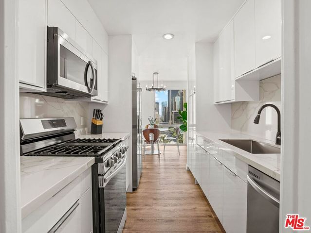 800 W 1st Street 905, Los Angeles, CA 90012