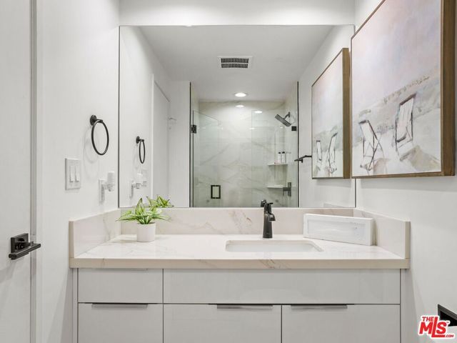 800 W 1st Street 905, Los Angeles, CA 90012