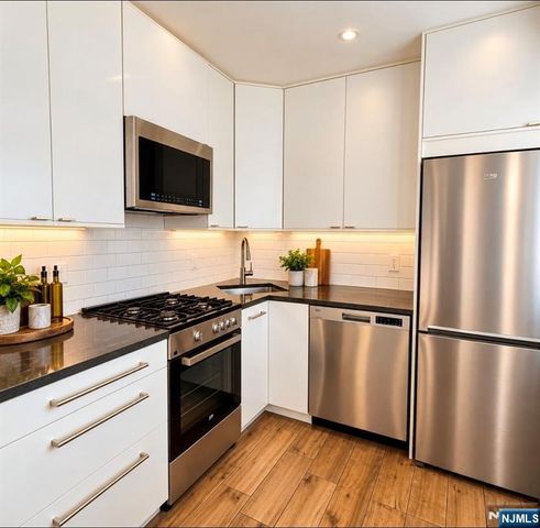 6515 JFK Blvd E 4 Q, West New York, NJ 07093