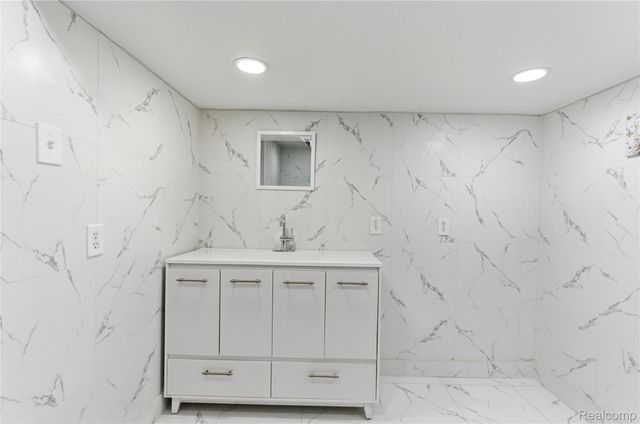 2377 Avery Drive, Troy, MI 48085