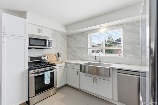 2377 Avery Drive, Troy, MI 48085