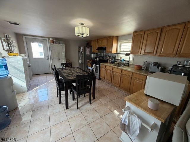 221 Center St, Elizabeth City, NJ 07202