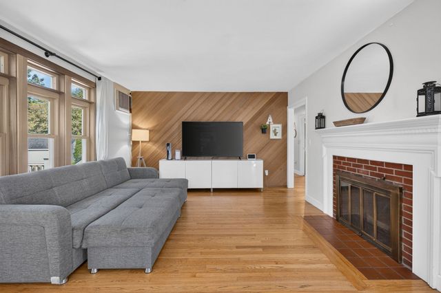 213 Salem St, Andover, MA 01810