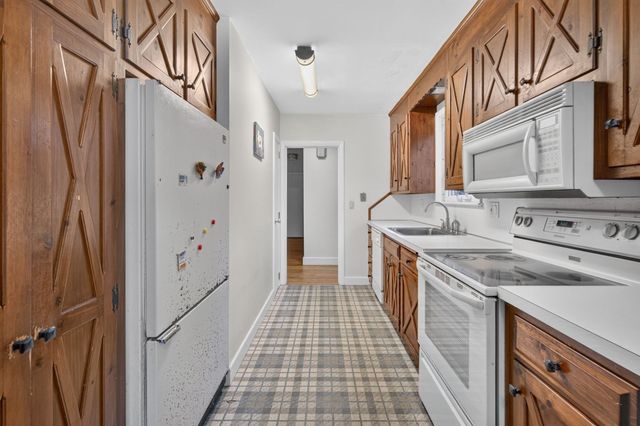 213 Salem St, Andover, MA 01810