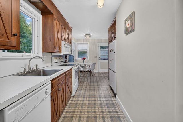 213 Salem St, Andover, MA 01810