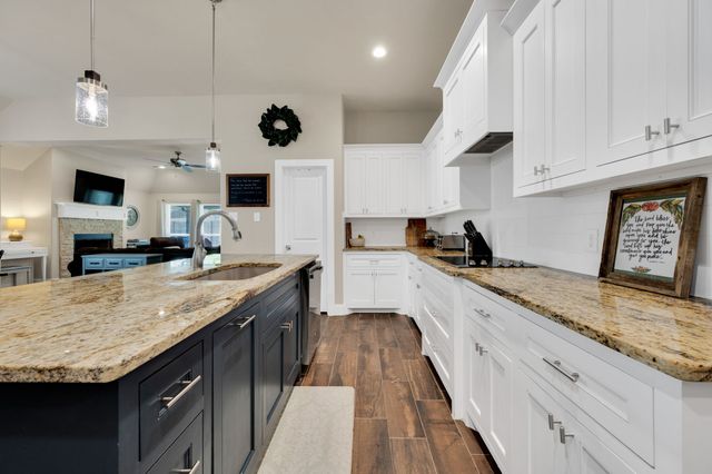 1313 Ridgeview Drive, Weatherford, TX 76086