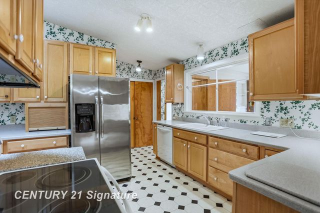 2025 Carman Drive, Saginaw, MI 48602