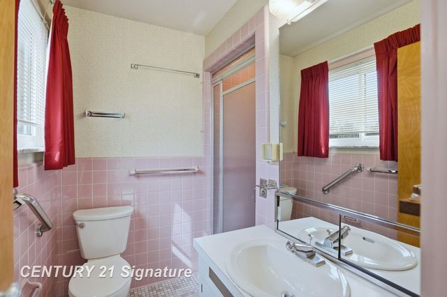 2025 Carman Drive, Saginaw, MI 48602