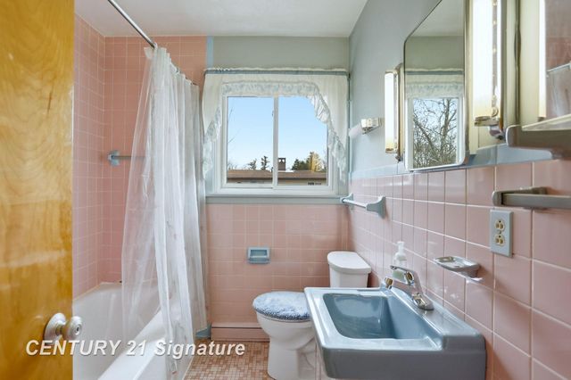 2025 Carman Drive, Saginaw, MI 48602