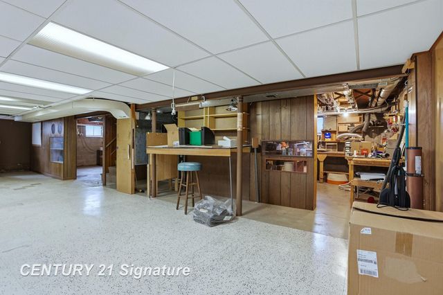 2025 Carman Drive, Saginaw, MI 48602