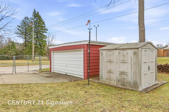 2025 Carman Drive, Saginaw, MI 48602