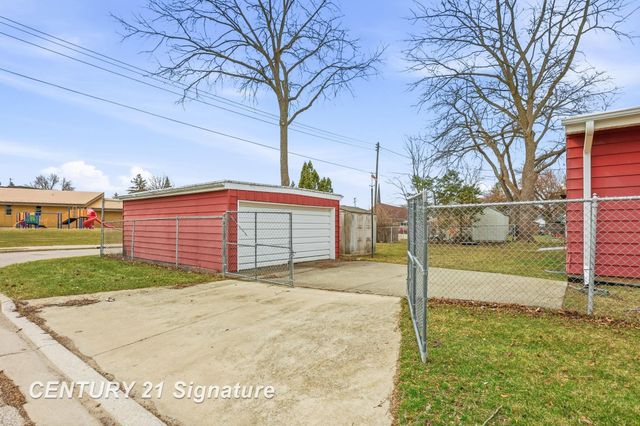 2025 Carman Drive, Saginaw, MI 48602