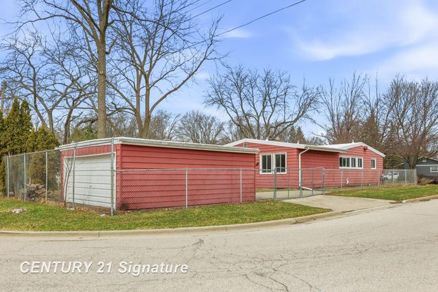2025 Carman Drive, Saginaw, MI 48602