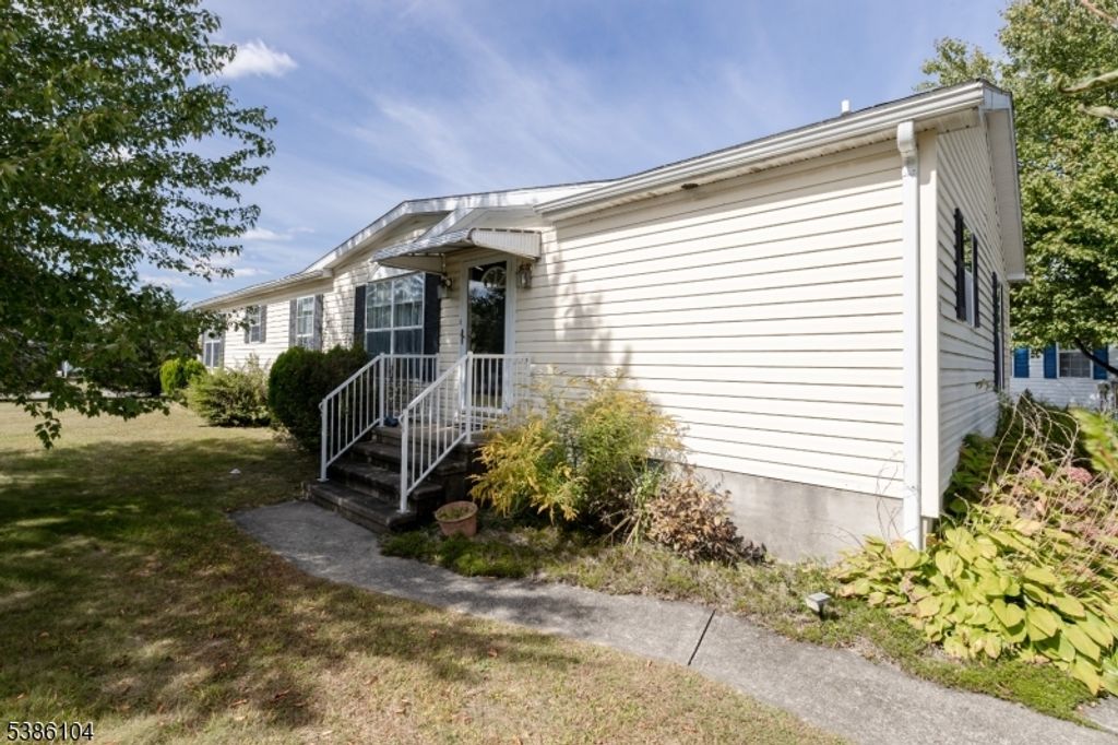 11 Willow Drive, White Twp., NJ 07823