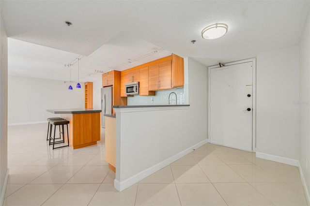 7432 SUNSHINE SKYWAY LANE S 704, St Petersburg, FL 33711