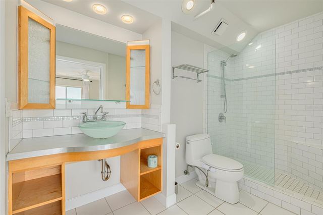 7432 SUNSHINE SKYWAY LANE S 704, St Petersburg, FL 33711