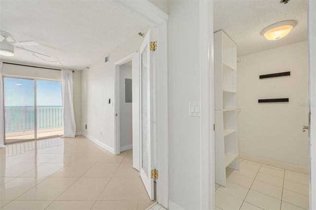 7432 SUNSHINE SKYWAY LANE S 704, St Petersburg, FL 33711