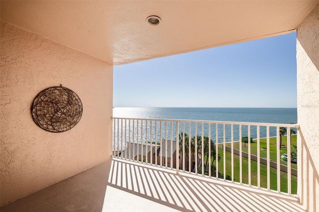7432 SUNSHINE SKYWAY LANE S 704, St Petersburg, FL 33711
