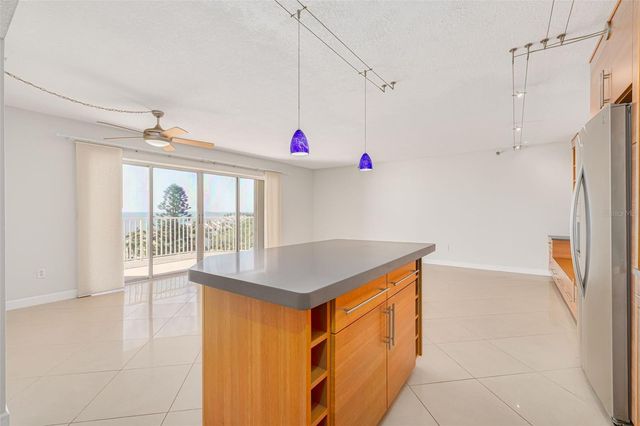 7432 SUNSHINE SKYWAY LANE S 704, St Petersburg, FL 33711
