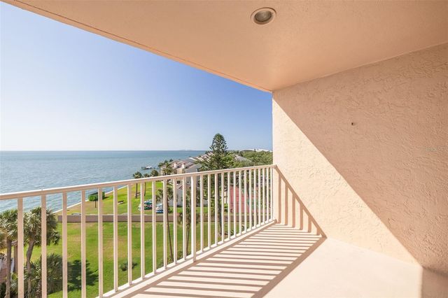 7432 SUNSHINE SKYWAY LANE S 704, St Petersburg, FL 33711