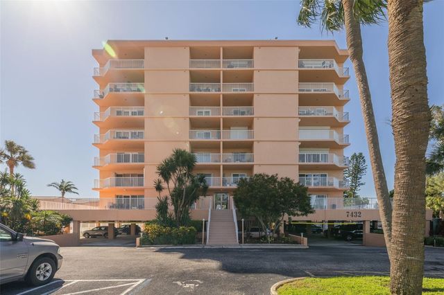 7432 SUNSHINE SKYWAY LANE S 704, St Petersburg, FL 33711