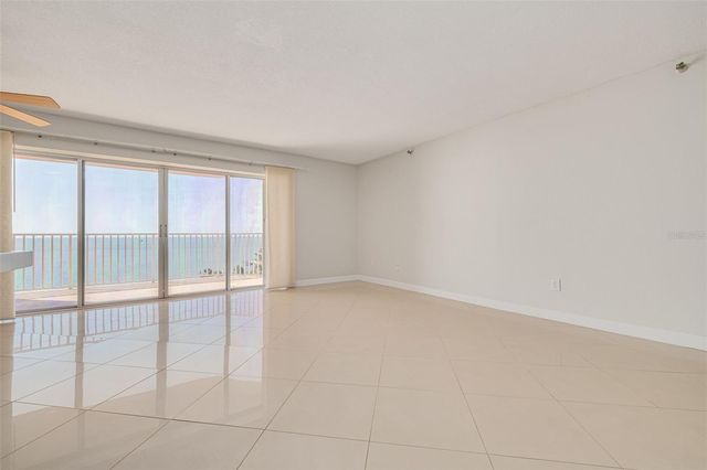 7432 SUNSHINE SKYWAY LANE S 704, St Petersburg, FL 33711