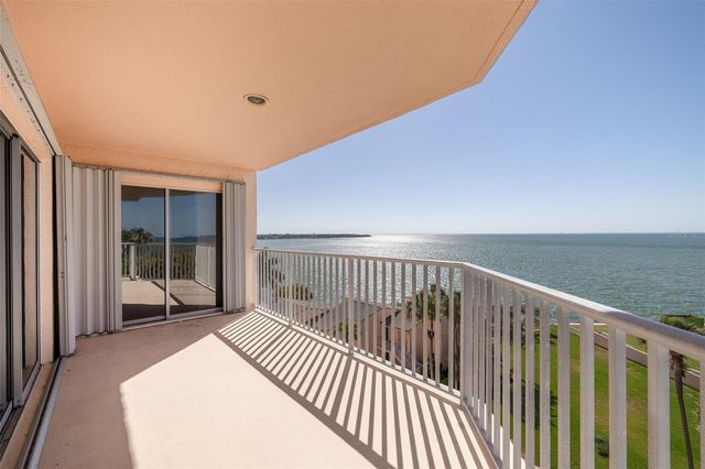7432 SUNSHINE SKYWAY LANE S 704, St Petersburg, FL 33711