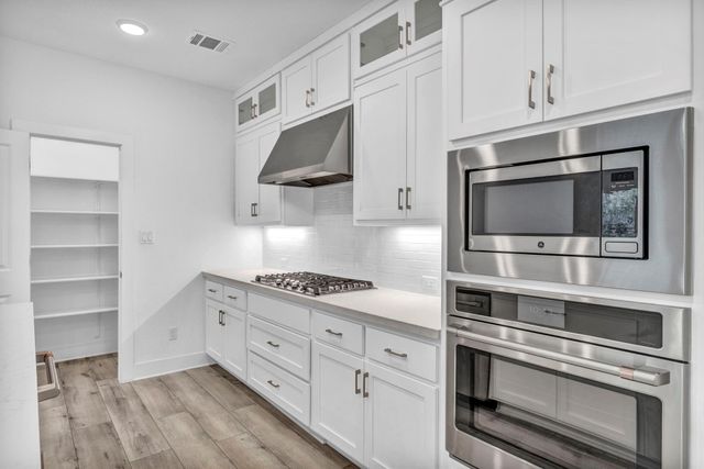 1304 Brescia WALK, Leander, TX 78641