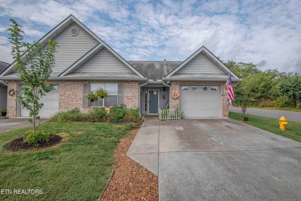 100 Del Rio Lane, Lenoir City, TN 37771
