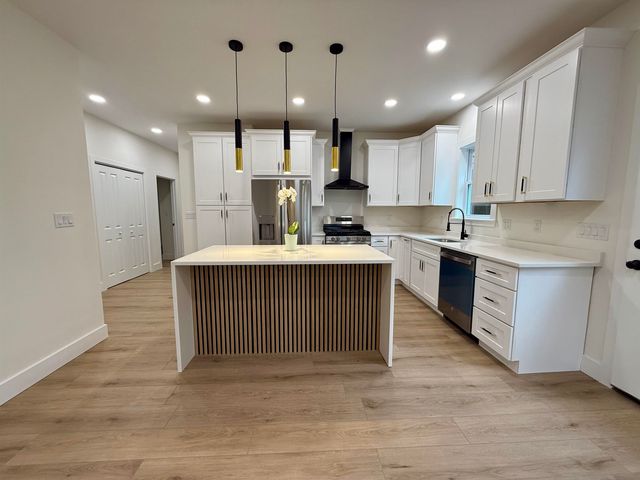 23 Perry Avenue, Nashua, NH 03060