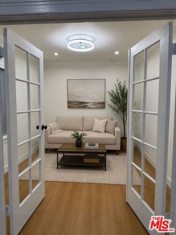 2810 Francis Avenue 2810, Los Angeles, CA 90005
