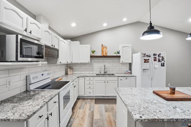 2414 WINDMILL DR, Spearfish, SD 57783
