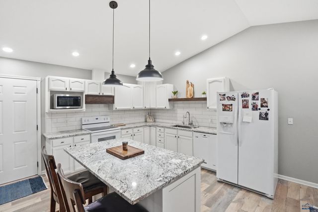 2414 WINDMILL DR, Spearfish, SD 57783