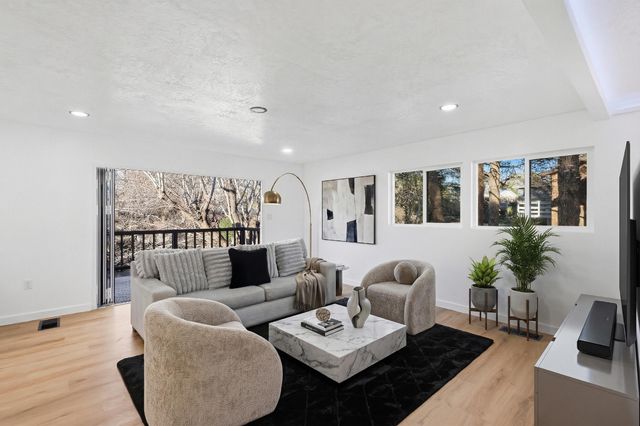 811 Lamp Post Circle SE, Albuquerque, NM 87123