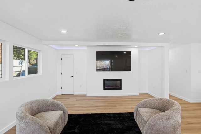 811 Lamp Post Circle SE, Albuquerque, NM 87123