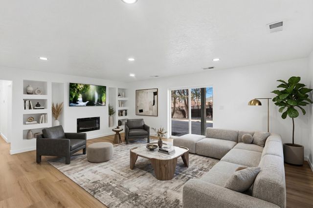 811 Lamp Post Circle SE, Albuquerque, NM 87123