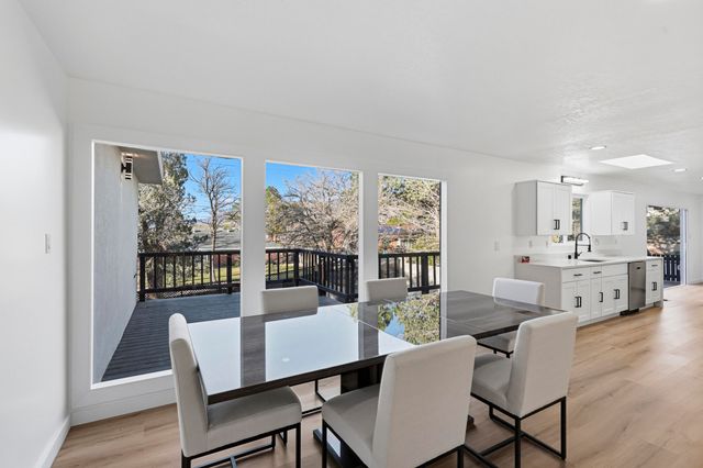 811 Lamp Post Circle SE, Albuquerque, NM 87123