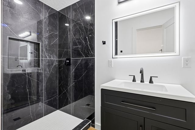 811 Lamp Post Circle SE, Albuquerque, NM 87123