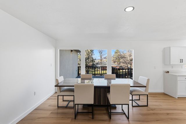 811 Lamp Post Circle SE, Albuquerque, NM 87123