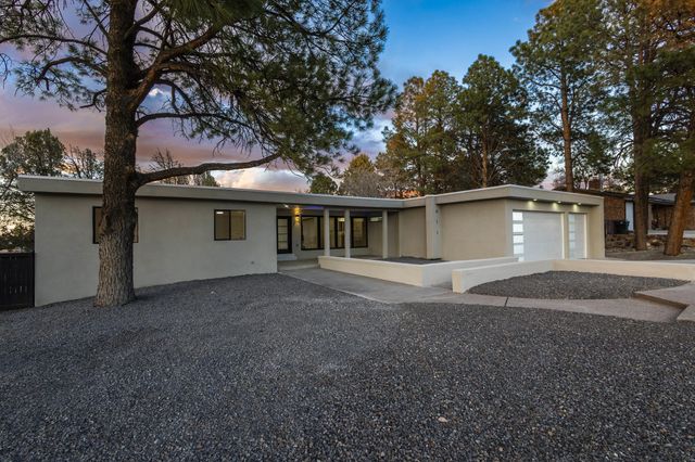 811 Lamp Post Circle SE, Albuquerque, NM 87123